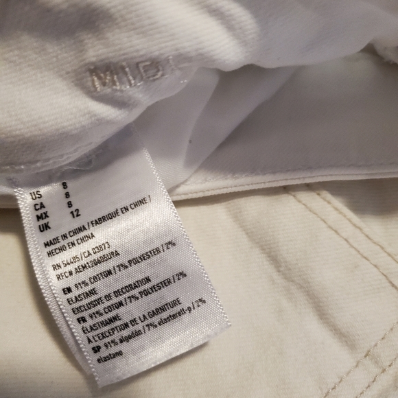 American Eagle White Distressed Jean Shorts Size 8 - Picture 4 of 7